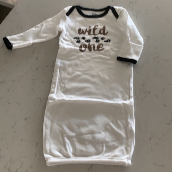 5 baby gowns - Picture 3 of 6